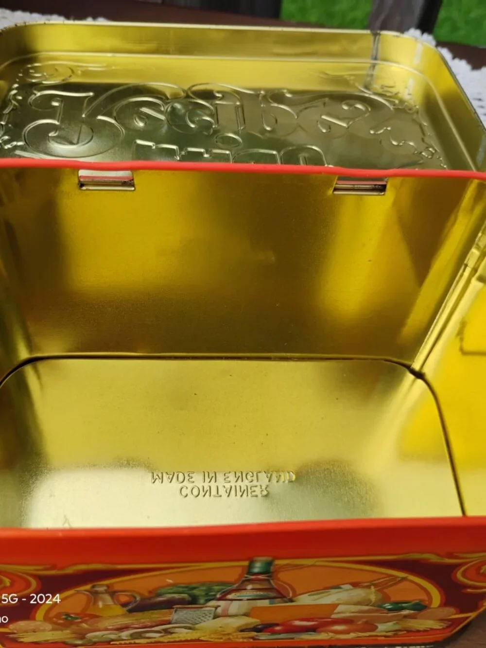 vintage Ragu metal recipe box w recipe contents included 1980s made England